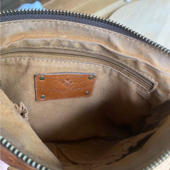 Patricia Nash Cassini Tooled Leather Wristlet in Tan/Gold - Picture 5 of 6